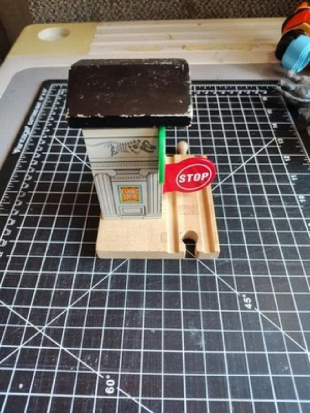 Thomas Wooden Railway Brio Compatable Stop & Go Station Accessory